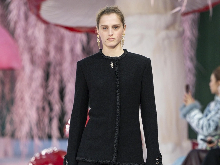 Николь Кидман, Тильда Суинтон, Дуа Липа и другие звезды на первом кутюрном показе Матье Блази для Chanel Николь Кидман, Тильда Суинтон, Дуа Липа и другие звезды на первом кутюрном показе Матье Блази для Chanel