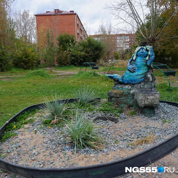 Возможно, изначально здесь предполагался пруд | Источник: Евгений Софийчук / NGS55.RU