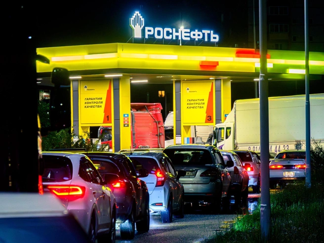 На «Роснефти» ввели лимит на АИ-95 для топливных карт | Источник: Олег Фёдоров / CHITA.RU