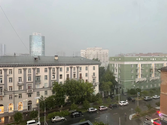 Они мгновенно закрыли все небо над городом | Источник: Александр Ощепков / NGS.RU