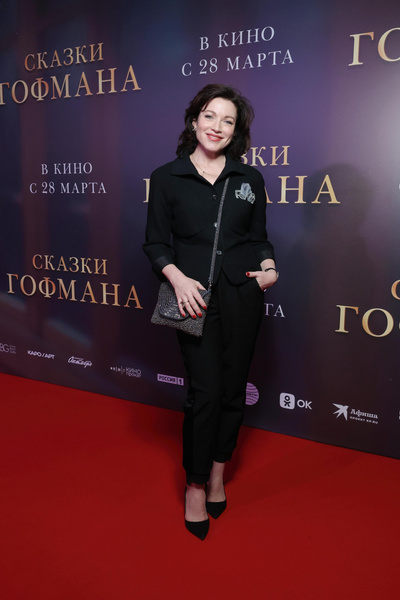 Хмельницкая похвалилась кольцом, Лютаева вышла с сыном-красавцем: премьера фильма «Сказки Гофмана»