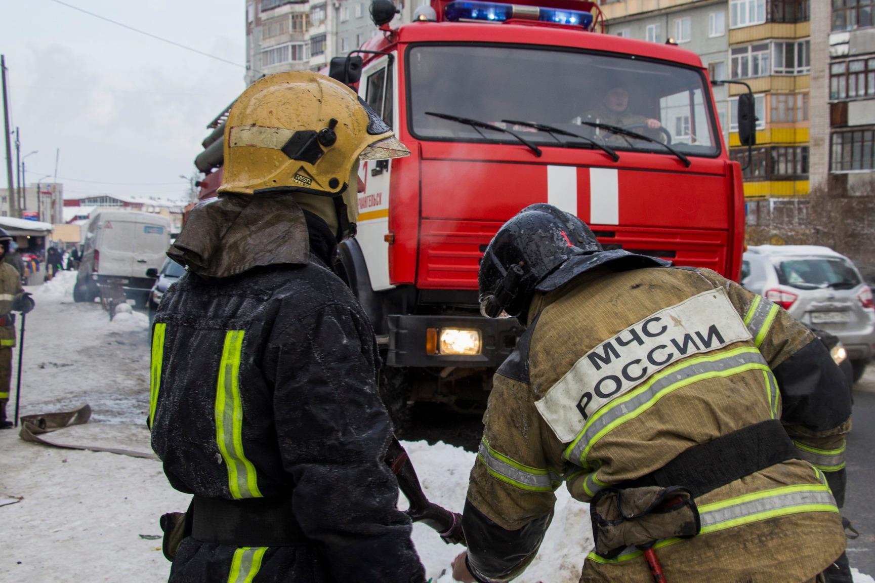 Новости 29 11. Пожарные на пожаре. Пожар в квартире. Фото пожара дома. Пожарные сейчас.