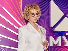 Чурикова вмешалась в конфликт Баскова и Бузовой: «Можно ли ведущему стебать кого угодно?»