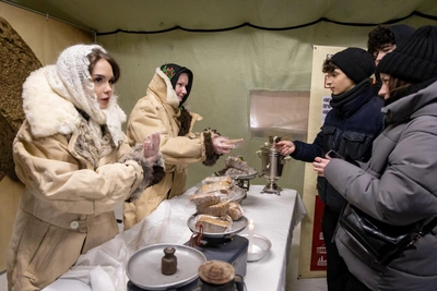 Yekaterinburg residents taste tiny daily ration of siege bread