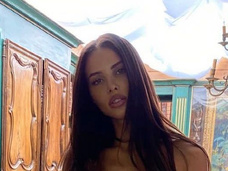 Анастасия Решетова сожалеет о пластике: «В 19 лет увеличила грудь, после родов подтянула»