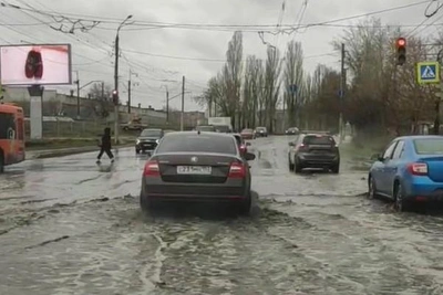 Затопление улиц в Нижнем Новгороде нарушило движение