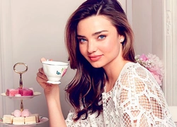 Миранда Керр создала чайный сервиз для Royal Albert