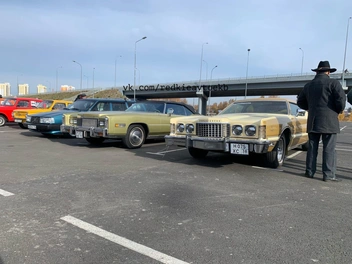 Тот, что с откидной крышей — редкий Cadillac Eldorado | Источник: Redkieavtoekb / Vk.com