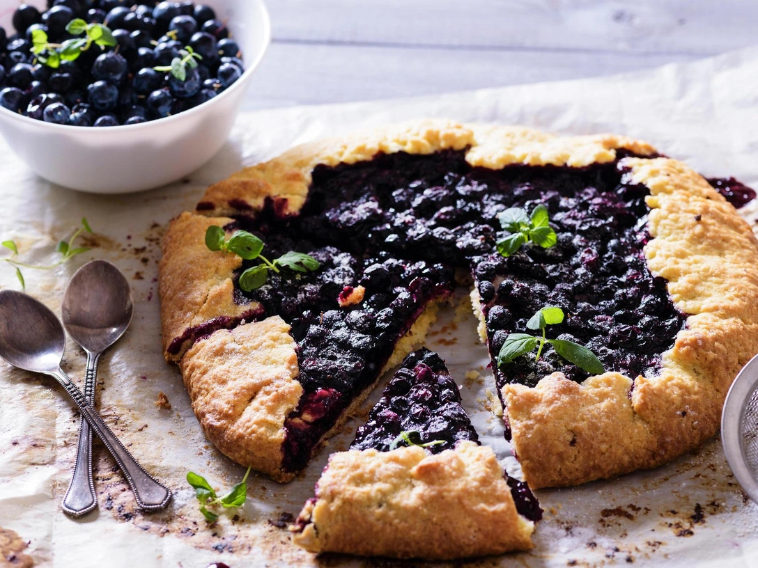 Вкуснее шарлотки: ягодный пирог без запекания — ваша семья будет в восторге | marieclaire.ru