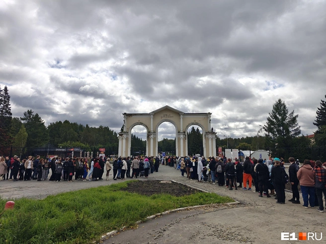 Прохладная погода не испугала уральцев | Источник: Кирилл Кушнов / E1.RU