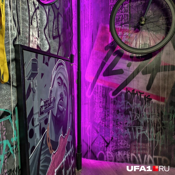 Граффити на стенах и картины — работы Азамата | Источник: Булат Салихов / UFA1.RU