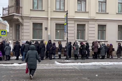 Петербуржцы выстроились в музей Достоевского в день памяти