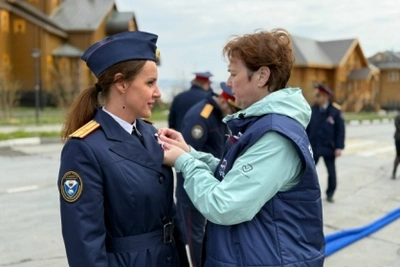 Сотрудники СК Чукотки поддержали акцию «Российский триколор»