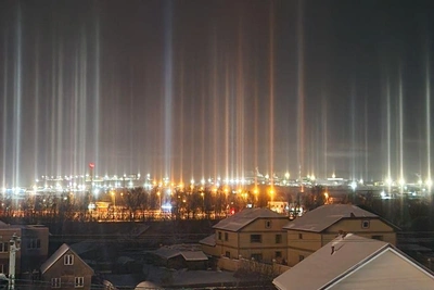 Яркие лучи в небе Екатеринбурга: что это?