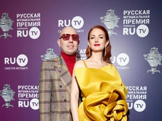 Муж-миллионер забрал Лену Катину и сына из роддома