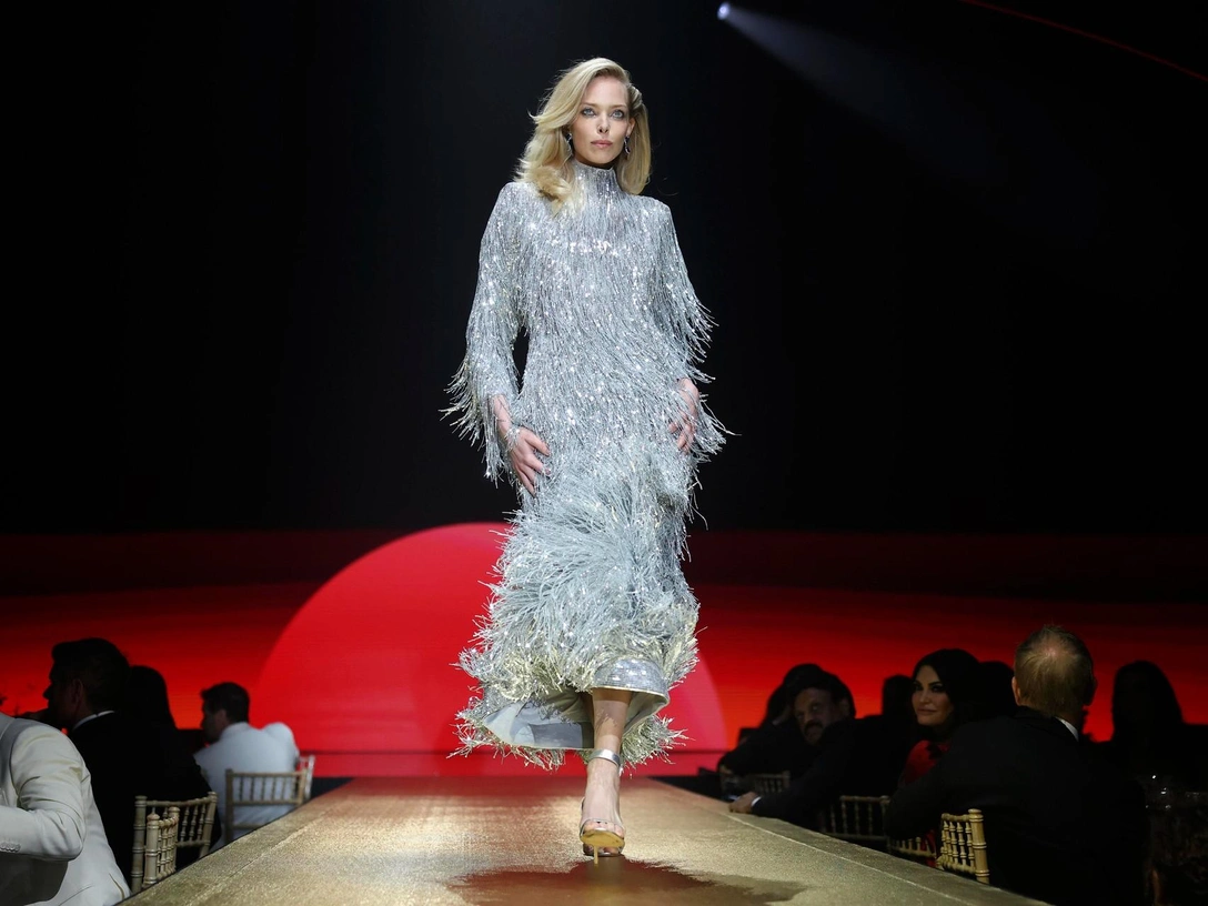 «Меня не будет в школе — я открываю показ Versace»: топ-модель Таня Дягилева стала иконой для зумеров | marieclaire.ru