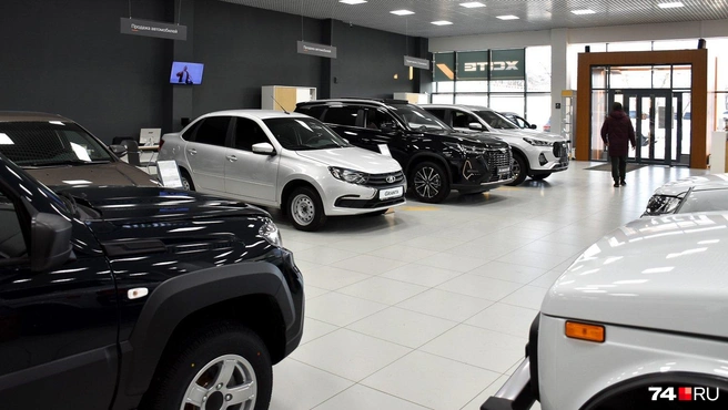 Lada Granta остается самой дешевой моделью, но можно ли купить ее на среднюю уральскую зарплату? | Источник: Артем Краснов