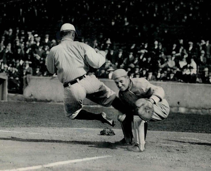 Великий и Ужасный: как Тай Кобб превратил бейсбол в войну и стал первой спортивной звездой в истории США