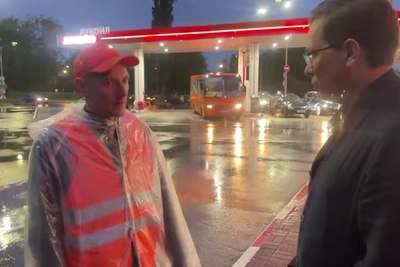 «На все ушло в районе часа». Мэр Шалабаев проверил АЗС