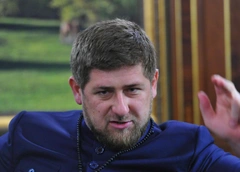 «Правильно сделал»: Рамзан Кадыров взорвал Интернет видео, на котором его сын бьет сжегшего Коран юношу