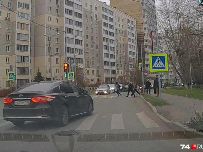 Автомобиль регулярно отмечали на этом перекрестке каждое утро примерно в 7:50. | Источник: читатель 74.RU