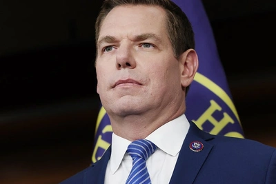 Эрик Сволвелл обвинен в сексуальном насилии