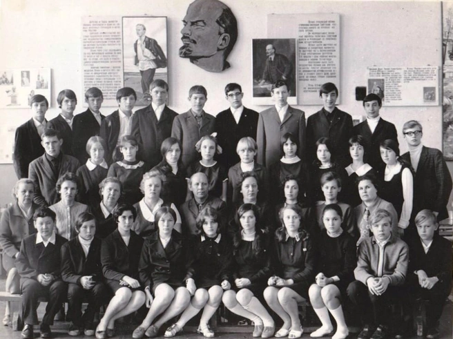 Средняя школа № 37 на Чокана Валиханова. Фото из 1972 года | Источник: Архив семьи Пикулиных / pastvu.com