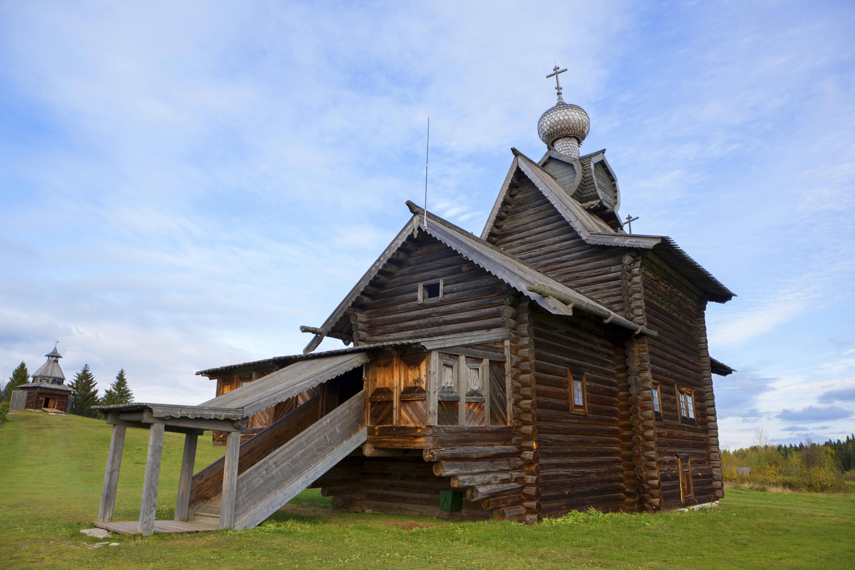 Хохловка пермский край. Богородицкая Церковь Хохловка. Церковь Богородицкая деревянная Хохловка. Измайлово Хохловка. Старая деревянная Церковь Хохловка.