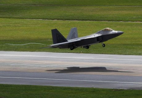 Американцы перебросили в Европу истребители F-22 Raptor | ya62.ru