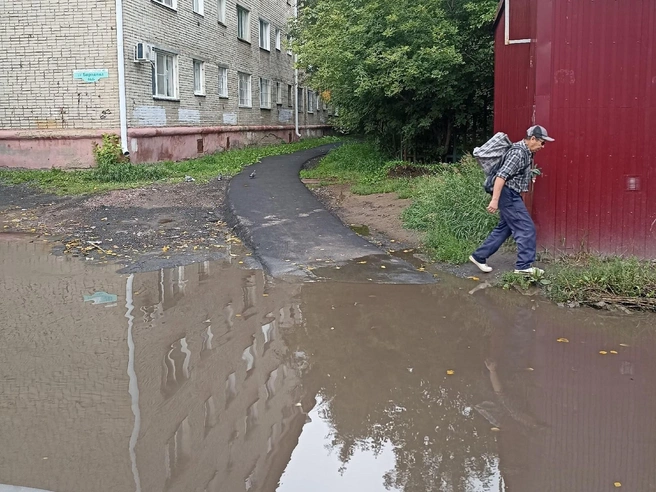 Новые тротуары уходят под воду | Источник: Марина Федюнина / vk.com