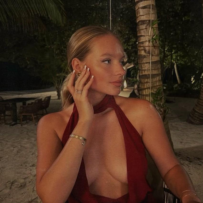 Ужин под звездами на берегу океана: Лиза Пескова отдыхает с мужем на Мальдивах