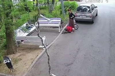 Соседи рассказали о семье, где сына заставили целовать ноги