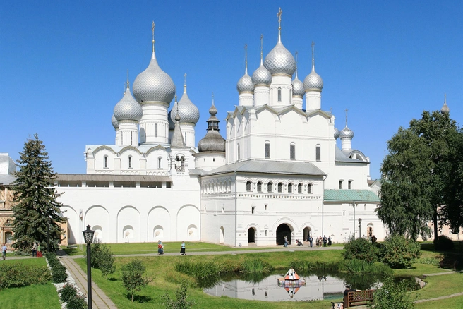 Белокаменные соборы Ростова Великого | Источник: Ludvig14 / Wikipedia.org
