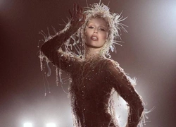 Что-то прекрасное: 10 архивных сокровищ Mugler в новом альбоме Майли Сайрус