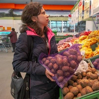 Не привлекателен для потребителя: почему магазины упорно не закупают российский картофель у фермеров