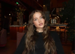 Мокко-мейкап — самый теплый нюд лета, который захватил соцсети