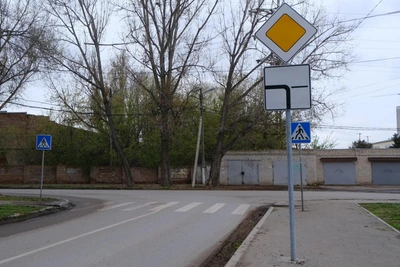 В Астрахани оборудовали 13 перекрёстков знаками приоритета