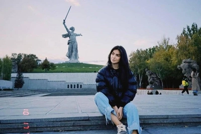 Million-follower blogger spotted at Volgograd's Mamayev Kurgan