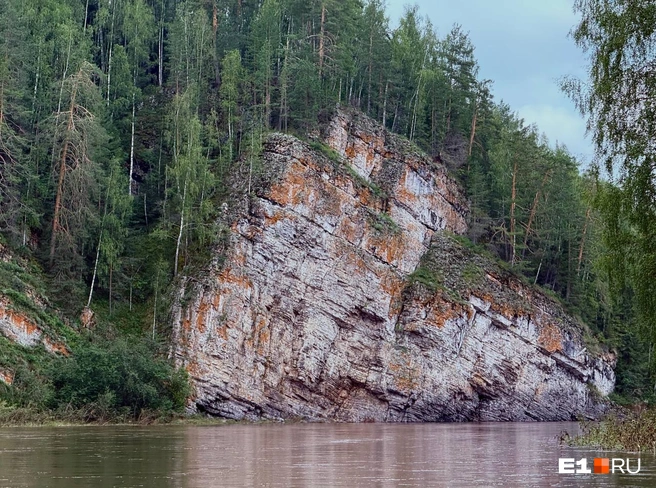 Камни-скалы можно увидеть сразу с нескольких ракурсов | Источник: Анастасия Баранова / E1.RU