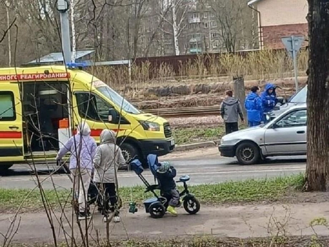 ДТП в Ярославле: автомобиль сбил ребенка | Источник: Жесть Ярославль / Telegram