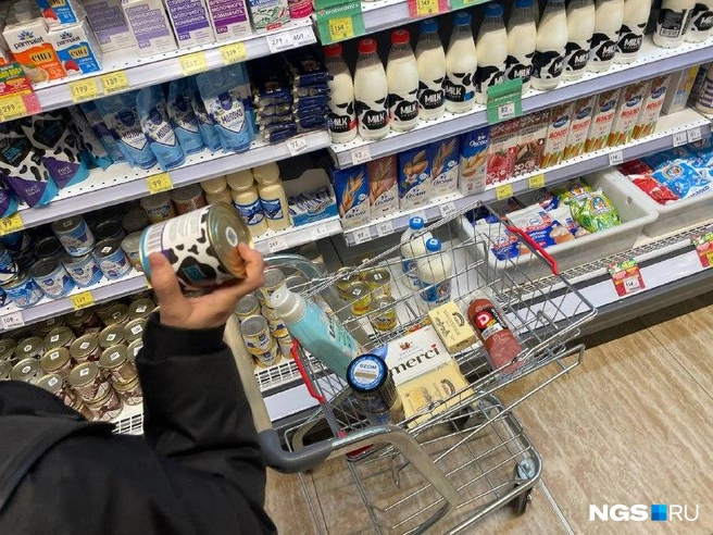 Колбаска по акции&nbsp;— это хорошо, берем | Источник: Алена Золотухина / NGS.RU