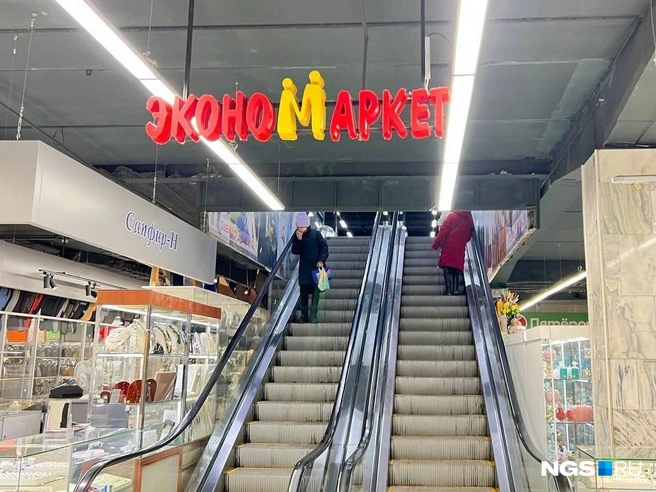 В подобных магазинах любят одеваться многие новосибирцы из-за низких цен и большого выбора | Источник: Настасья Медведева / NGS.RU
