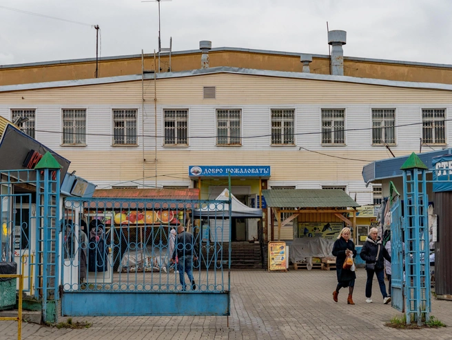 Да, это Угличский рынок, сохранивший атмосферу советской эпохи | Источник: Кирилл Поверинов / 76.RU