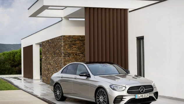 Обновленный Mercedes-Benz E-класса оказался дороже BMW