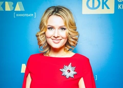 Пока муж не видит: Мария Кожевникова в бикини показала сногсшибательные формы