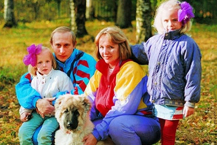 Владимир и Людмила Путины с дочерьми, 1990 год