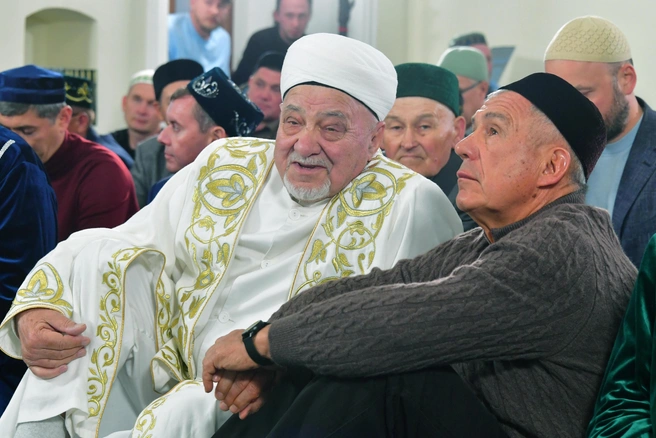 Минниханов осмотрел все помещения мечети после реставрации | Источник: Рустем Кадыров / пресс-служба главы республики Татарстан