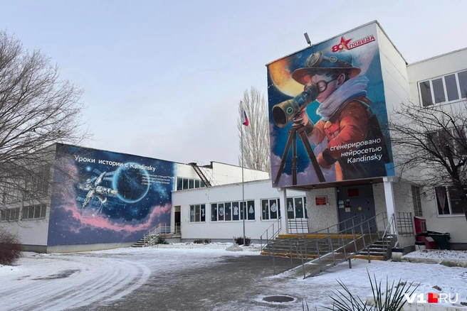 Со слов родителей, математику в трех седьмых классах преподает учитель информатики | Источник: Алексей Волхонский / V1.RU