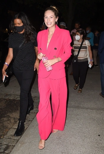 Дилан Пенн в Нью-Йорке | marieclaire.ru