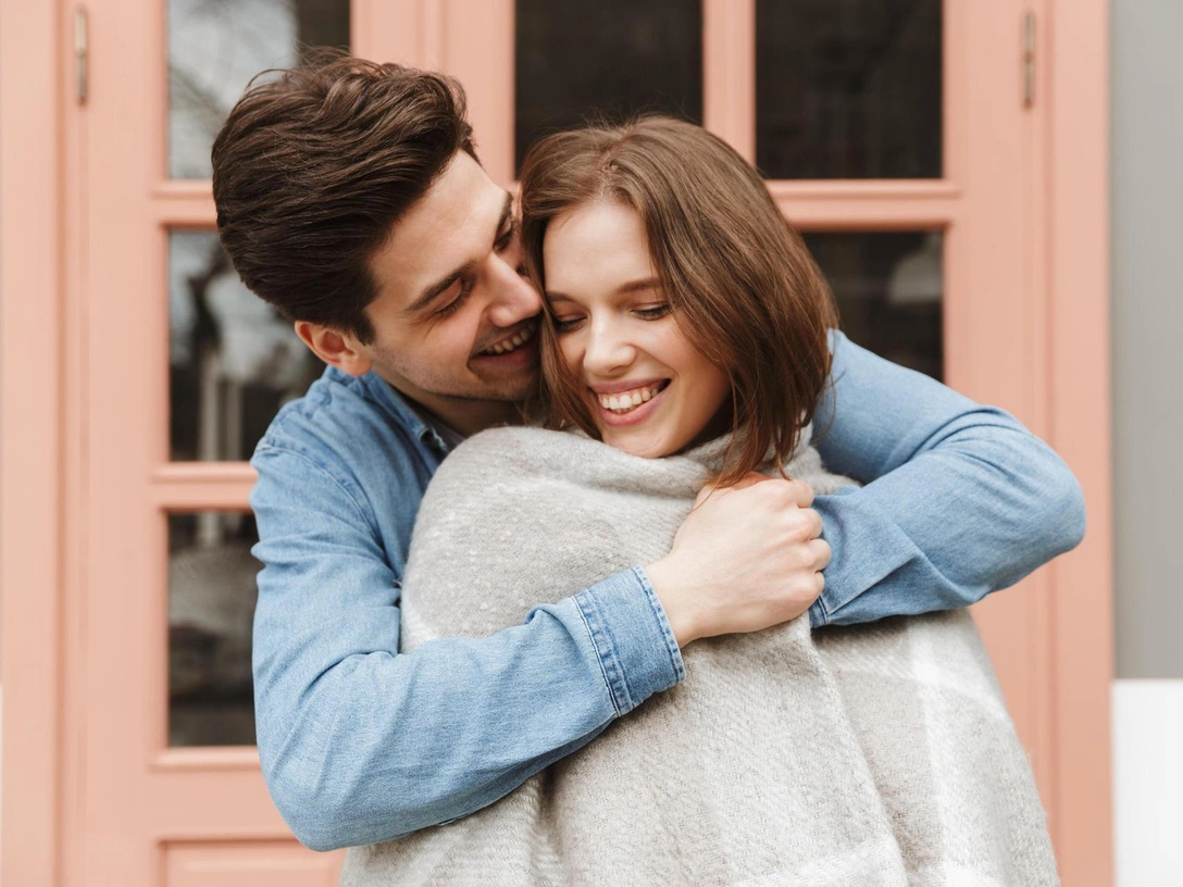 30 аффирмаций, которые помогут привлечь мужчину мечты в 2024 году | marieclaire.ru